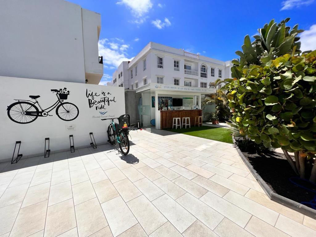 Bristol Sunset Beach Private Apartment Коралео Екстериор снимка